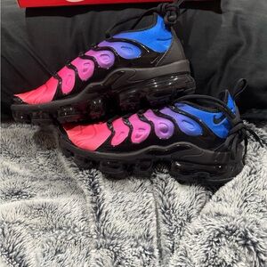 Nike womans vapormax plus never wore brand new in box size 9